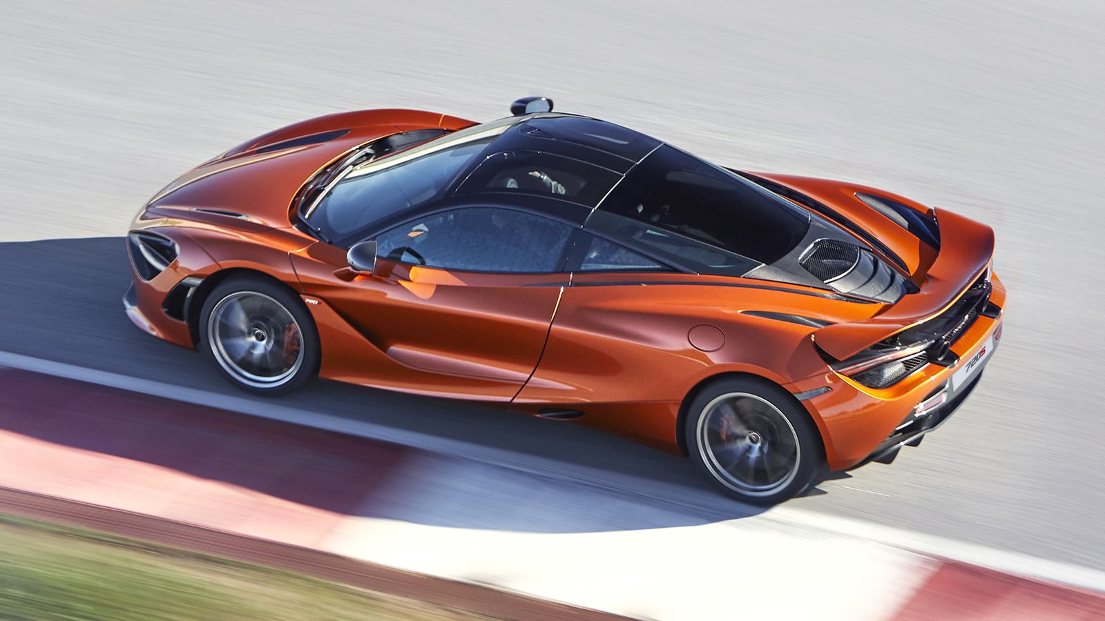 Η σχεδίαση της 720S στηρίζεται στις αρχές της αεροδυναμικής, με τη μορφή της να παραπέμπει άμεσα σε μοντέλο McLaren, ίσως μάλιστα και στο ωραιότερο πο